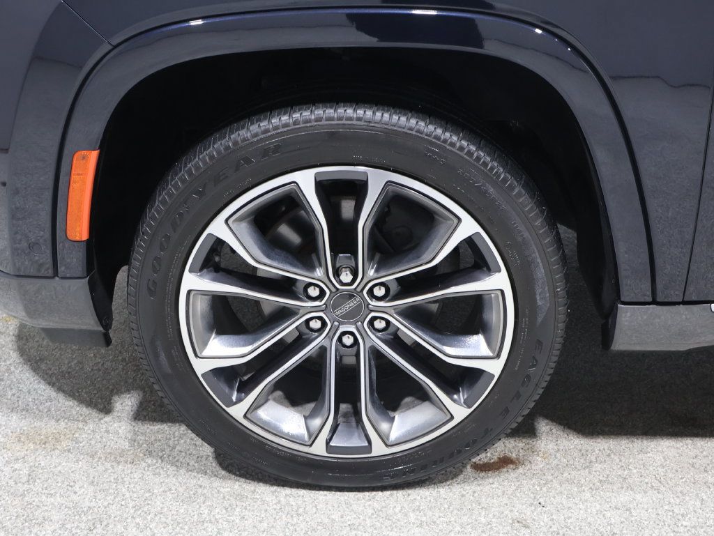 Used 2022 Jeep Grand Wagoneer Series III AWD/4WD image 9