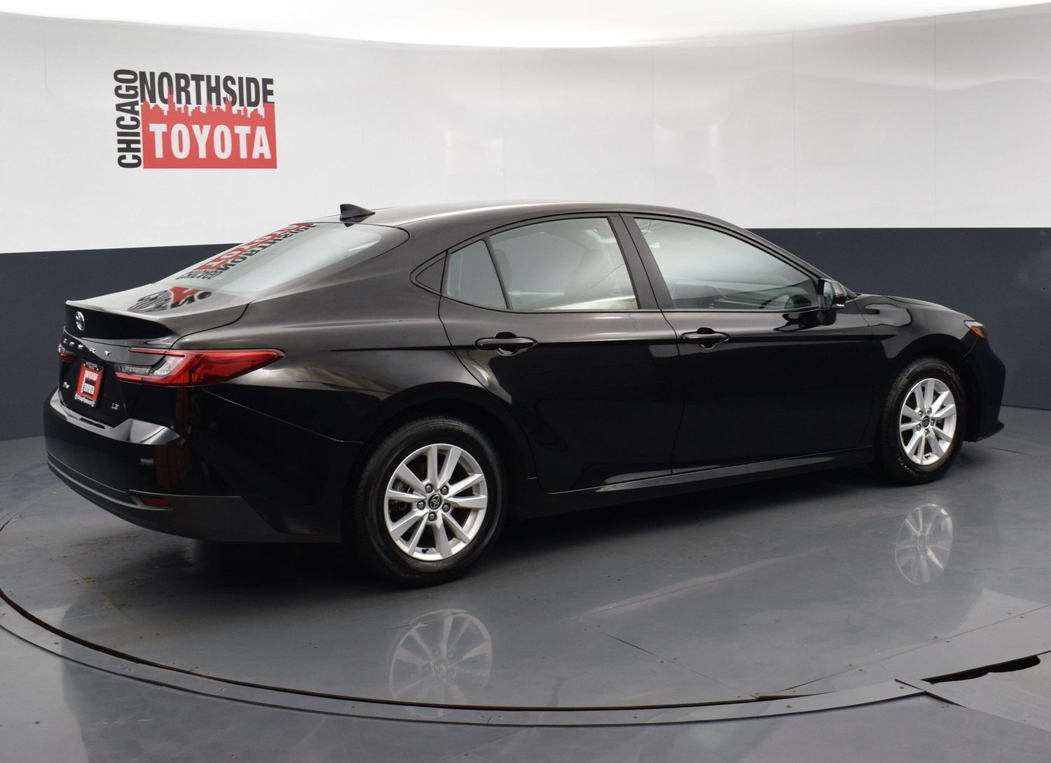 Used 2025 Toyota Camry LE FWD image 4