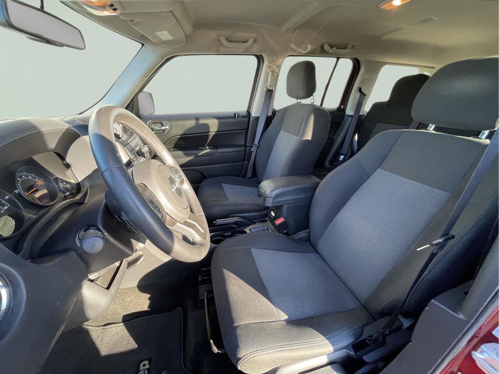 Used 2015 Jeep Patriot Latitude AWD/4WD image 12