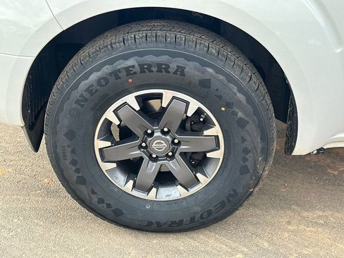 Used 2015 Nissan Frontier Desert Runner image 11