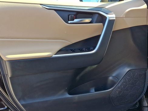 Used 2025 Toyota RAV4 XLE image 15