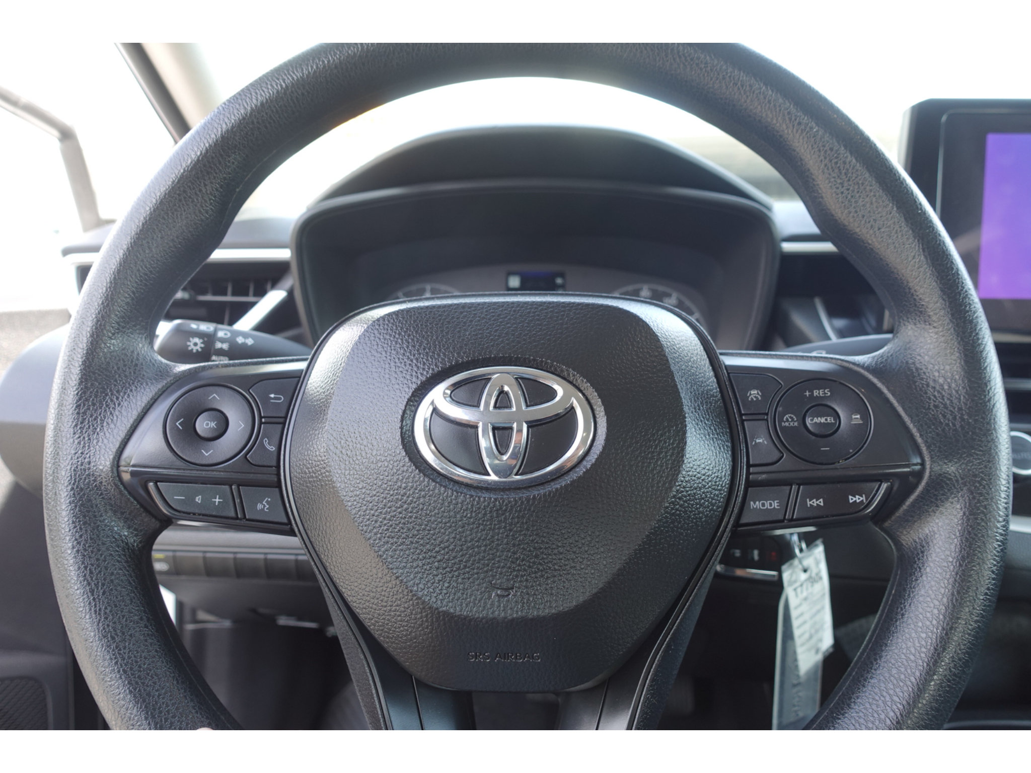 Used 2025 Toyota Corolla LE FWD image 12