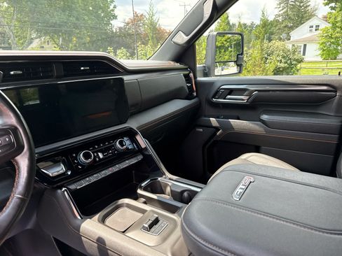 Used 2024 GMC Sierra 2500 AT4 w/ Technology Package AWD/4WD image 20