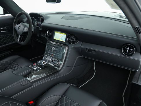 Used 2015 Mercedes-Benz SLS AMG GT Final Edition image 24