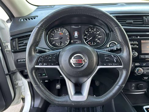 Used 2017 Nissan Rogue SV image 13