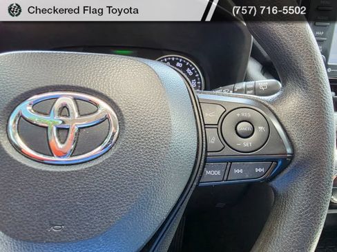 Used 2022 Toyota RAV4 XLE w/ Convenience Package FWD image 16