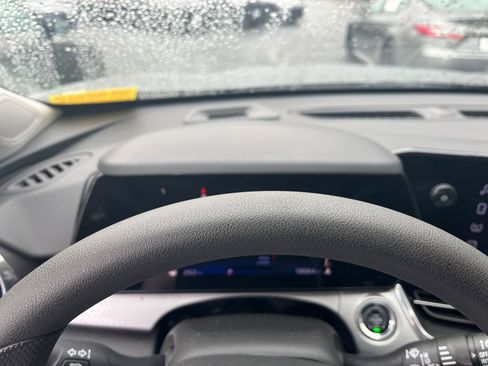 Used 2025 Chevrolet Trax LT image 28