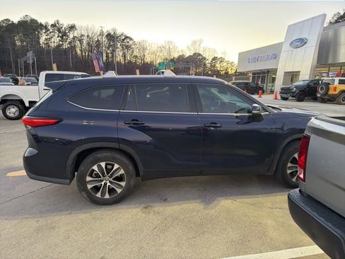 Used 2020 Toyota Highlander XLE image 24