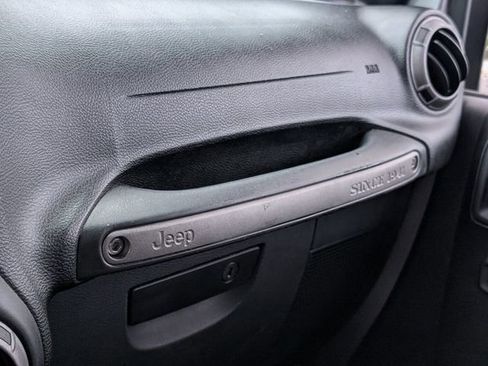 Used 2018 Jeep Wrangler Unlimited Sport S image 25