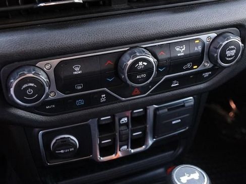 Used 2024 Jeep Wrangler Unlimited AWD/4WD image 17