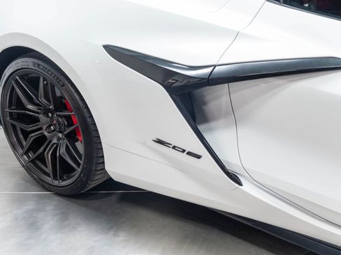 Used 2023 Chevrolet Corvette Z06 RWD image 25
