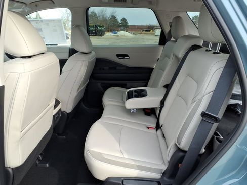 New 2026 Nissan Pathfinder SL image 29