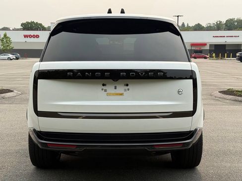Used 2024 Land Rover Range Rover SV AWD/4WD image 5