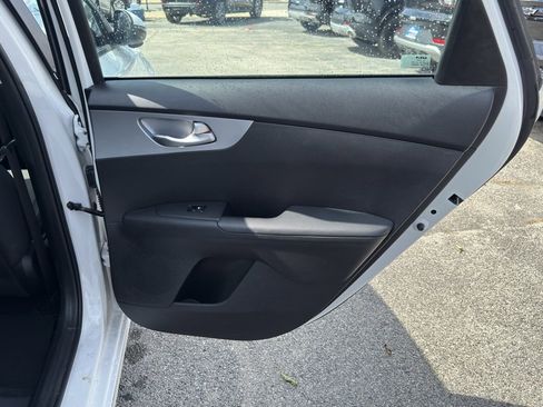 Used 2023 Kia Forte LXS w/ LXS Technology Package image 14