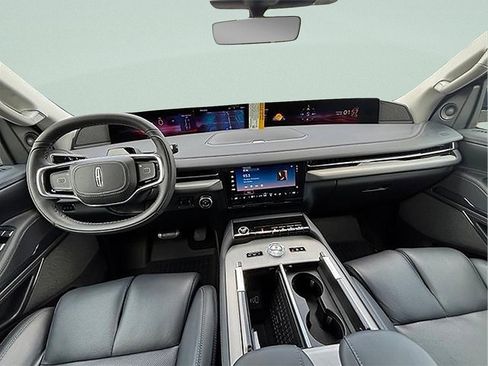 New 2025 Lincoln Navigator Reserve AWD/4WD image 10