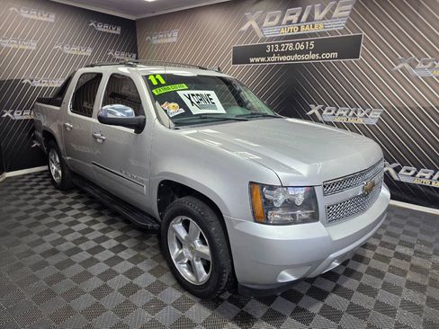 Used 2011 Chevrolet Avalanche LTZ RWD image 7
