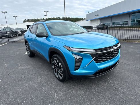 Used 2025 Chevrolet Trax RS w/ Driver Confidence Package image 4