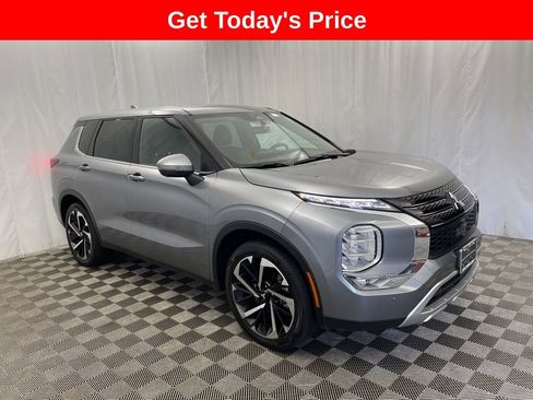 Used 2024 Mitsubishi Outlander SE Black Edition image 2