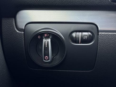 Used 2013 Volkswagen Golf R 4-Door image 16