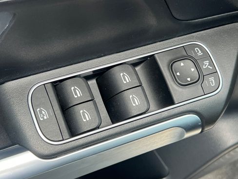 Used 2023 Mercedes-Benz GLB 250 image 13