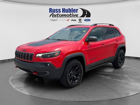 Used 2019 Jeep Cherokee Trailhawk w/ Comfort/Convenience Group AWD/4WD image 1