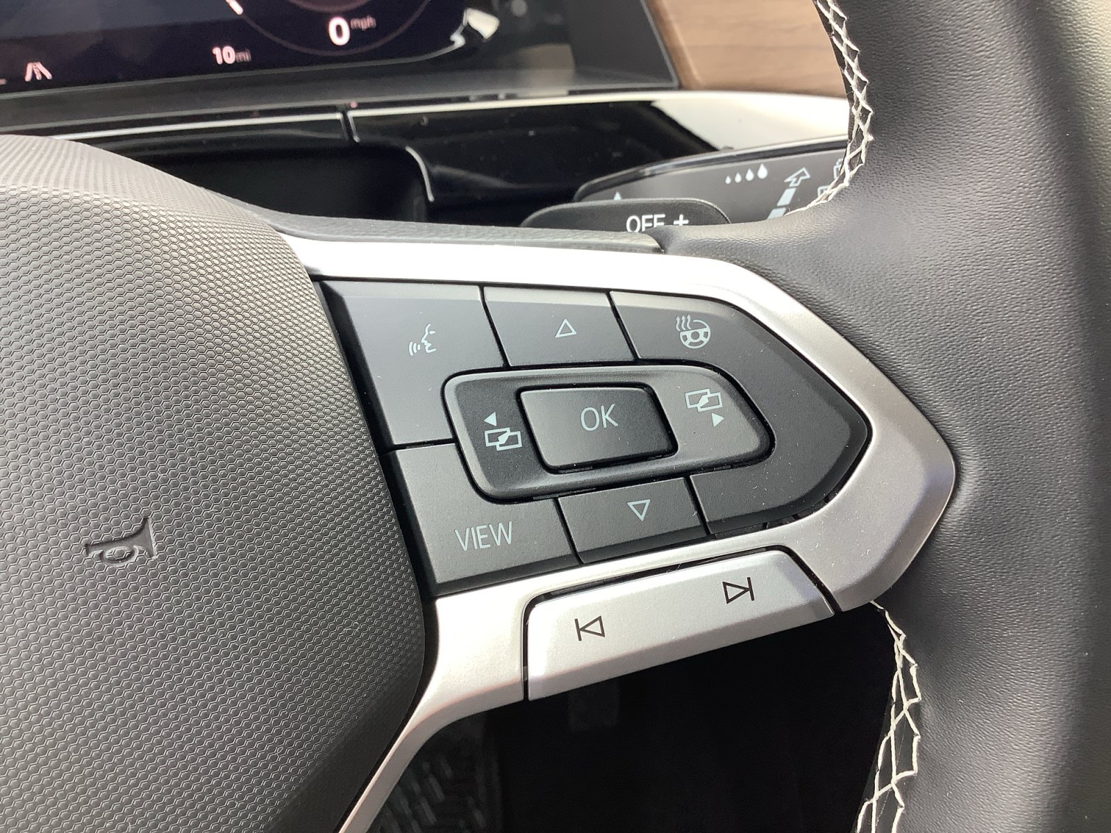 New 2026 Volkswagen Atlas SE FWD image 24