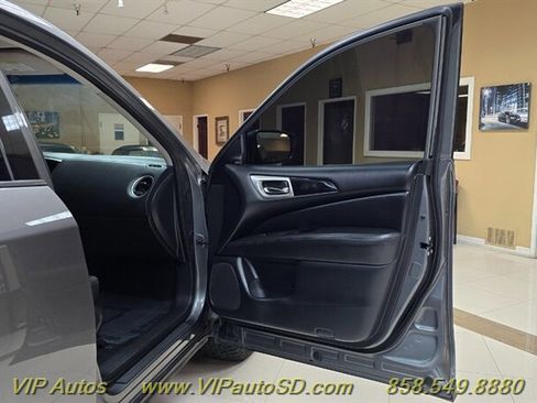 Used 2020 Nissan Pathfinder SV AWD/4WD image 12