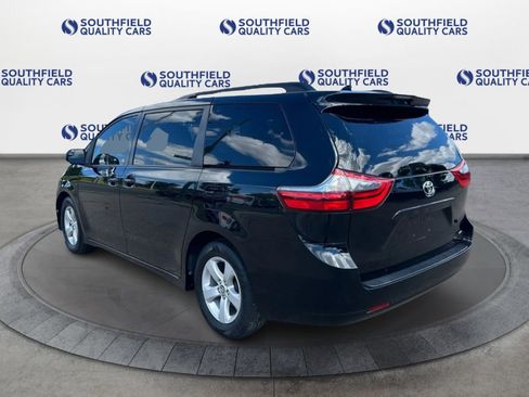 Used 2020 Toyota Sienna LE image 4