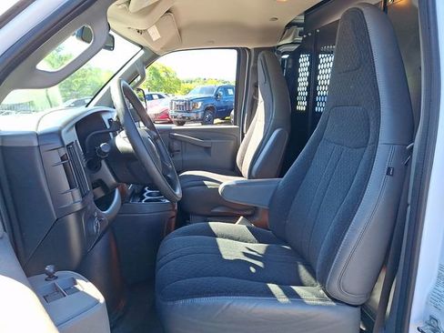 Used 2025 GMC Savana 2500 w/ Driver Convenience Package RWD image 2