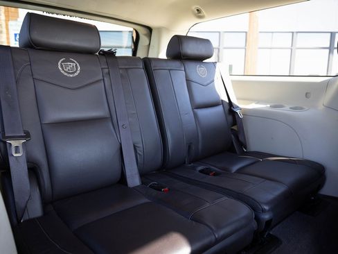 Used 2011 Cadillac Escalade ESV Platinum image 38