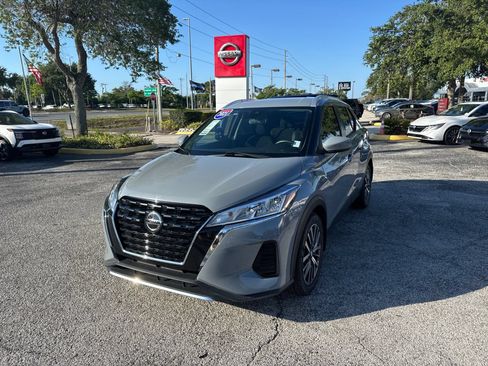 Used 2021 Nissan Kicks SV FWD image 3