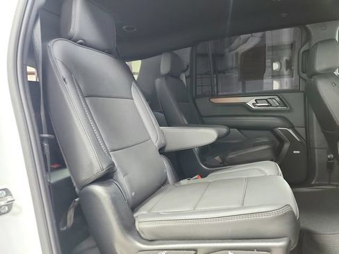Used 2025 GMC Yukon XL Denali AWD/4WD image 45