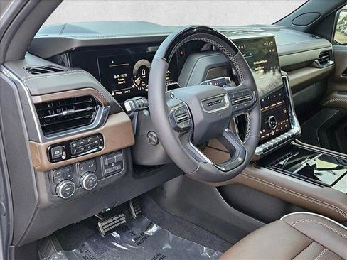 Used 2025 GMC Yukon Denali Ultimate image 10