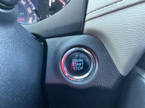 Used 2019 Toyota RAV4 Limited image 30