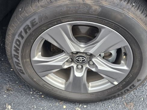 Used 2024 Toyota RAV4 XLE AWD/4WD image 18