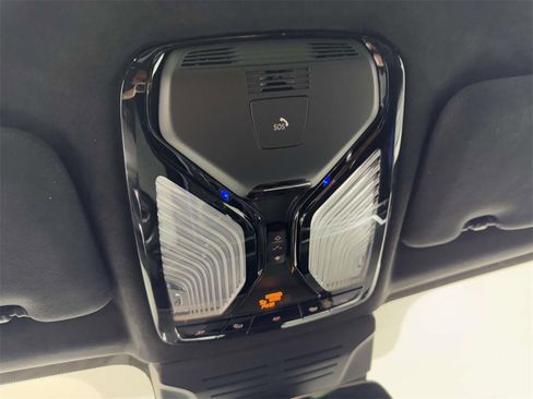 Used 2023 BMW X7 M60i w/ Executive Package image 25