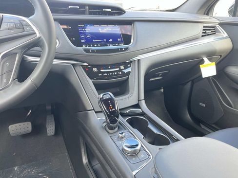 New 2026 Cadillac XT5 Luxury image 15