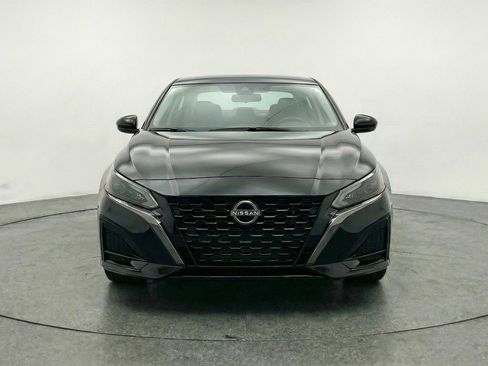 Used 2025 Nissan Altima 2.5 SV image 2