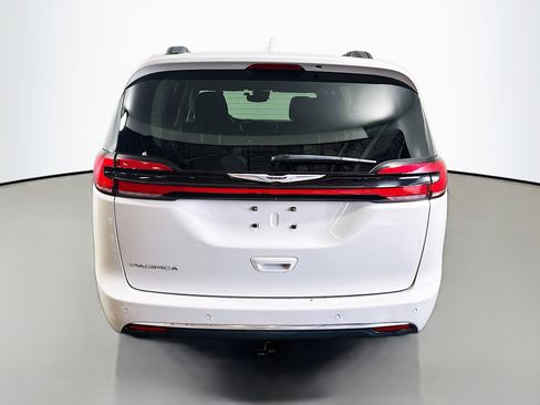 Used 2021 Chrysler Pacifica Touring image 6