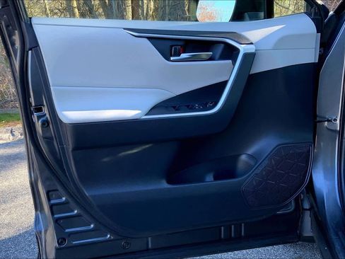 Used 2021 Toyota RAV4 XLE w/ Convenience Package AWD/4WD image 22