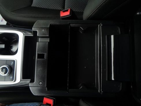 Used 2022 Ford Explorer XLT image 15