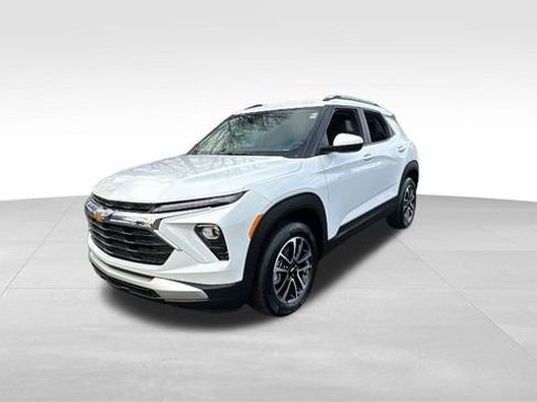 Used 2024 Chevrolet TrailBlazer LT image 3