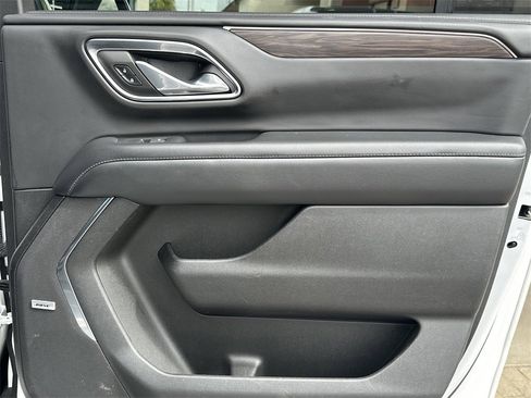 Used 2023 Chevrolet Suburban LT image 34