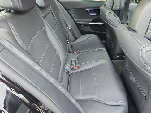 Used 2025 Mercedes-Benz C 300 Sedan image 17