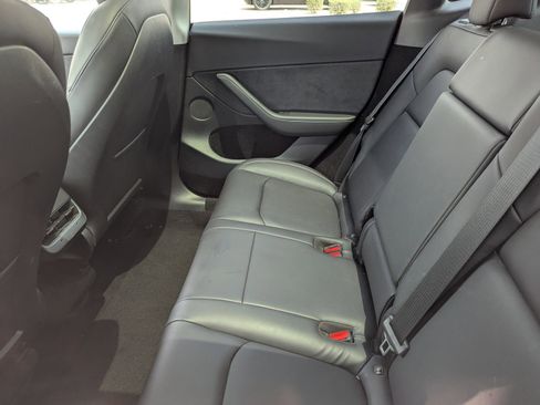 Used 2022 Tesla Model Y Long Range AWD/4WD image 10