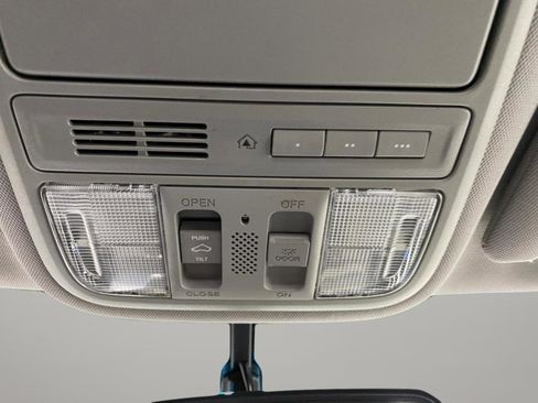 Used 2012 Honda Odyssey Touring image 19