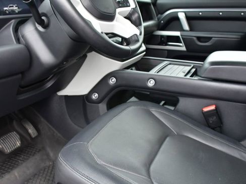 Used 2024 Land Rover Defender 90 X-Dynamic SE image 18