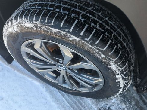 Used 2022 Toyota RAV4 XLE Premium image 16