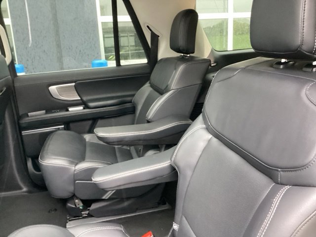 Used 2025 Ford Expedition Max Platinum AWD/4WD image 16