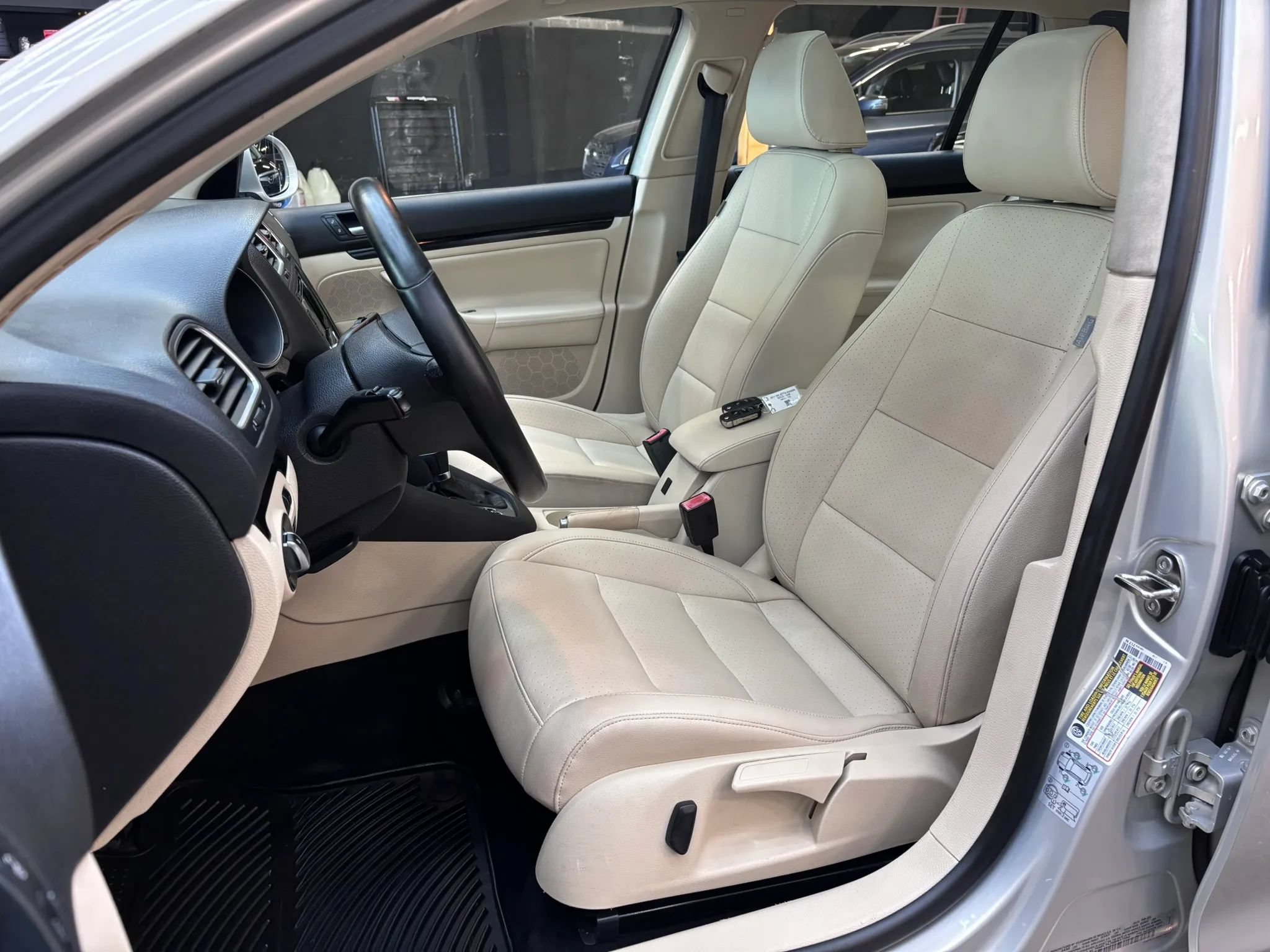 Used 2011 Volkswagen Jetta TDI FWD image 9